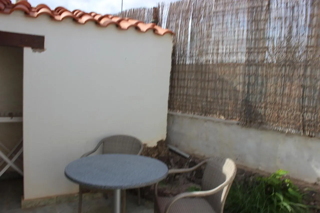 Comfortable 1-Bed Bungalow In Parque Holandes Ла-Олива Апартаменты