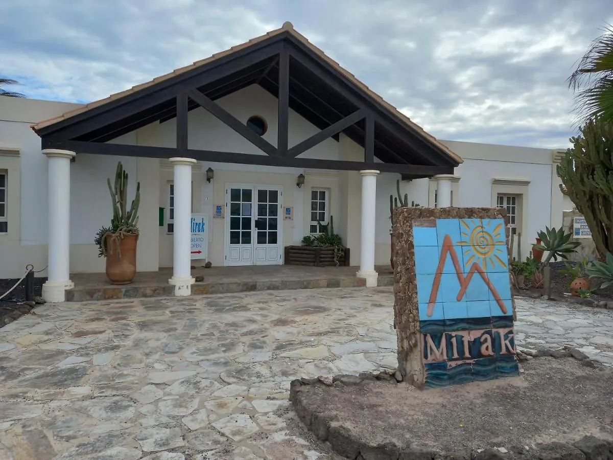 Апартаменты Comfortable 1-Bed Bungalow In Parque Holandes Ла-Олива